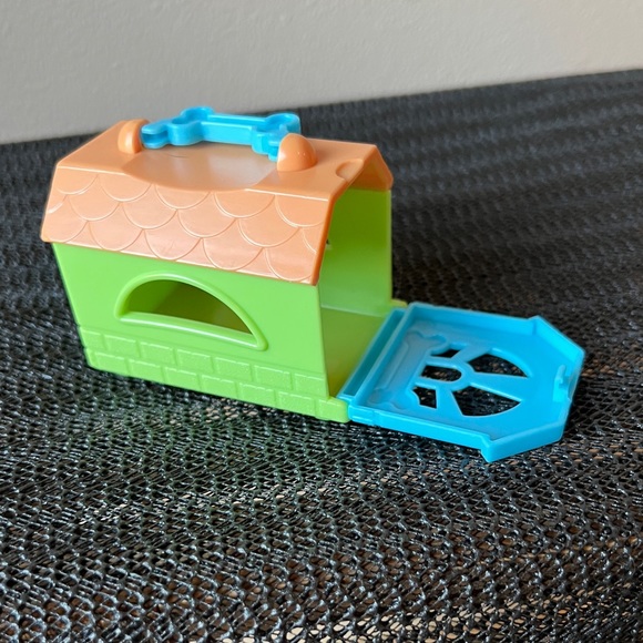 Disney Just Play Puppy Animal Carrier Dog House With Handle 2.75” - Picture 2 of 12